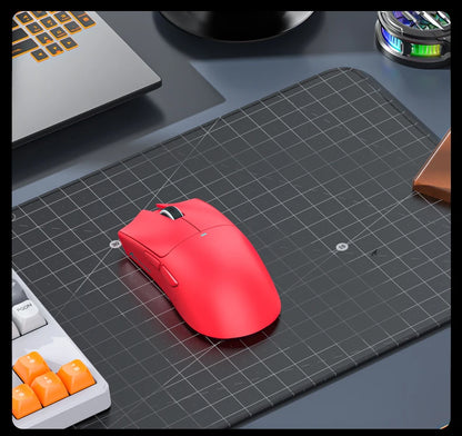 Bezdrôtová herná myš ATTACK SHARK X11SE, trojrežimové pripojenie, superľahká 63g s PAW3311 senzorom, 22000 DPI, 300mAh batéria, duálny ovládač