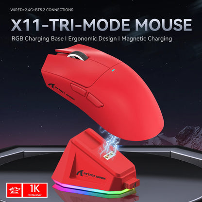 Attack Shark X11 hárommódú gaming egér mágneses töltődokkolóval, PixArt PAW3311 érzékelővel, 22K DPI, BT/2.4Ghz/vezetékes, PC/MAC-hez
