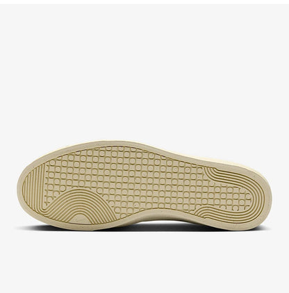 Nike originalne moške retro lahke superge Court Shot FQ8146-201