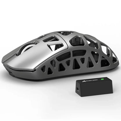 Herní myš ATTACK SHARK R3 z hořčíkové slitiny 8K SUPERLIGHT, 8000Hz, 6 nastavitelných úrovní DPI až do 26000, PAW3395, BT/2.4G bezdrátová/kabelová