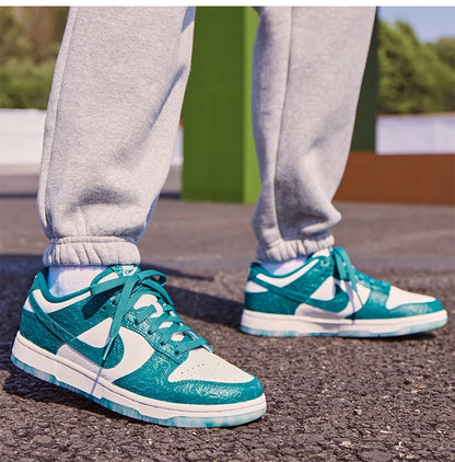 Nike Official Authentic Dunk Low Γυναικεία Ελαφριά Αθλητικά Παπούτσια με Αντικραδασμική Προστασία σε Ρετρό Στυλ DV3029-100