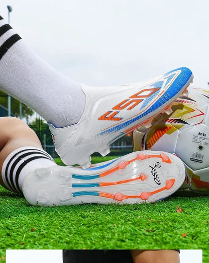 Nouvelles chaussures de football pour hommes, modèle tendance, de haute qualité, mi-hautes, légères, antidérapantes, crampons d'extérieur pour l'entraînement sur gazon.