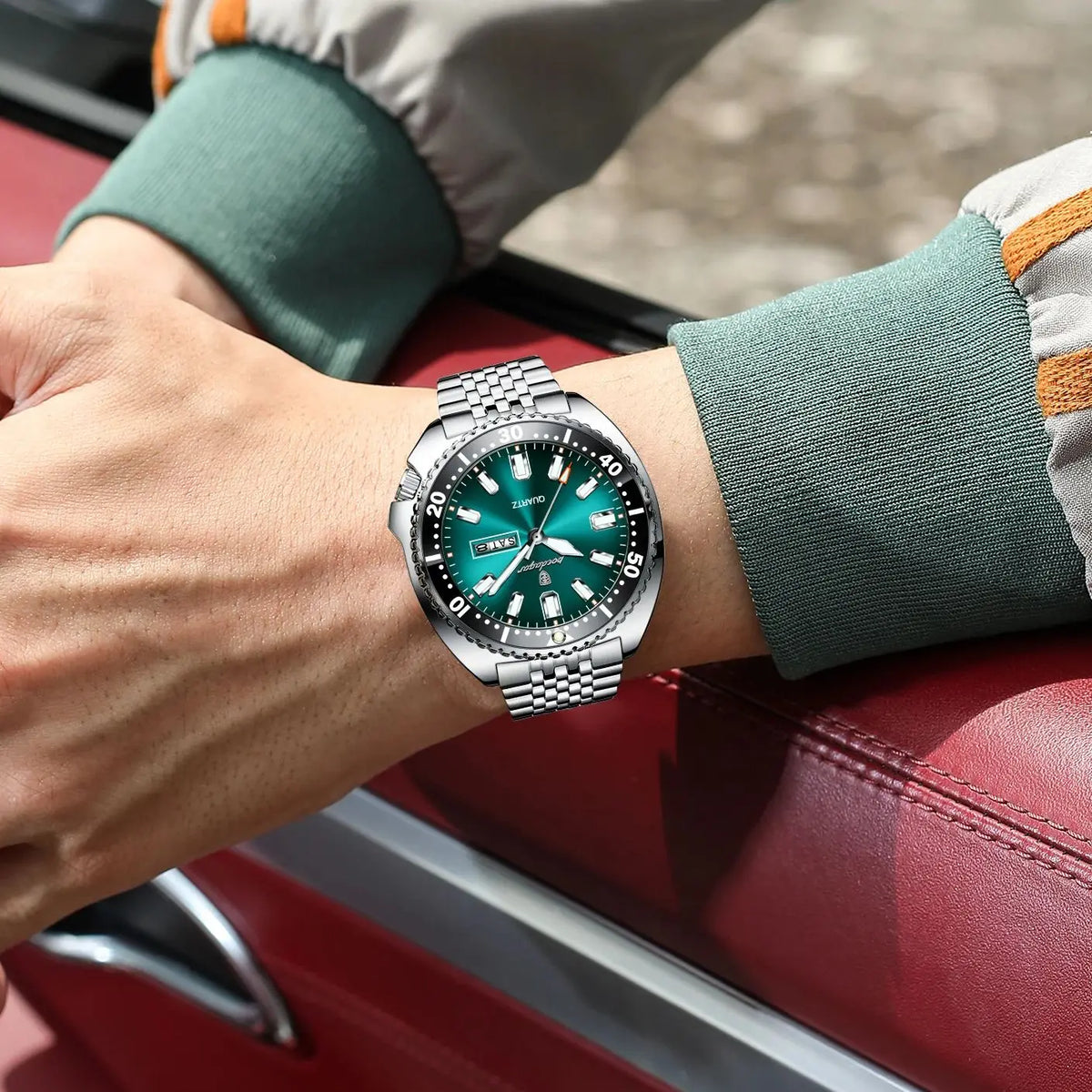 Luxusné pánske hodinky POEDAGAR v business štýle, s dátumom a dňom v týždni, vodotesné a s podsvietením, z nehrdzavejúcej ocele a s quartzovým strojčekom.