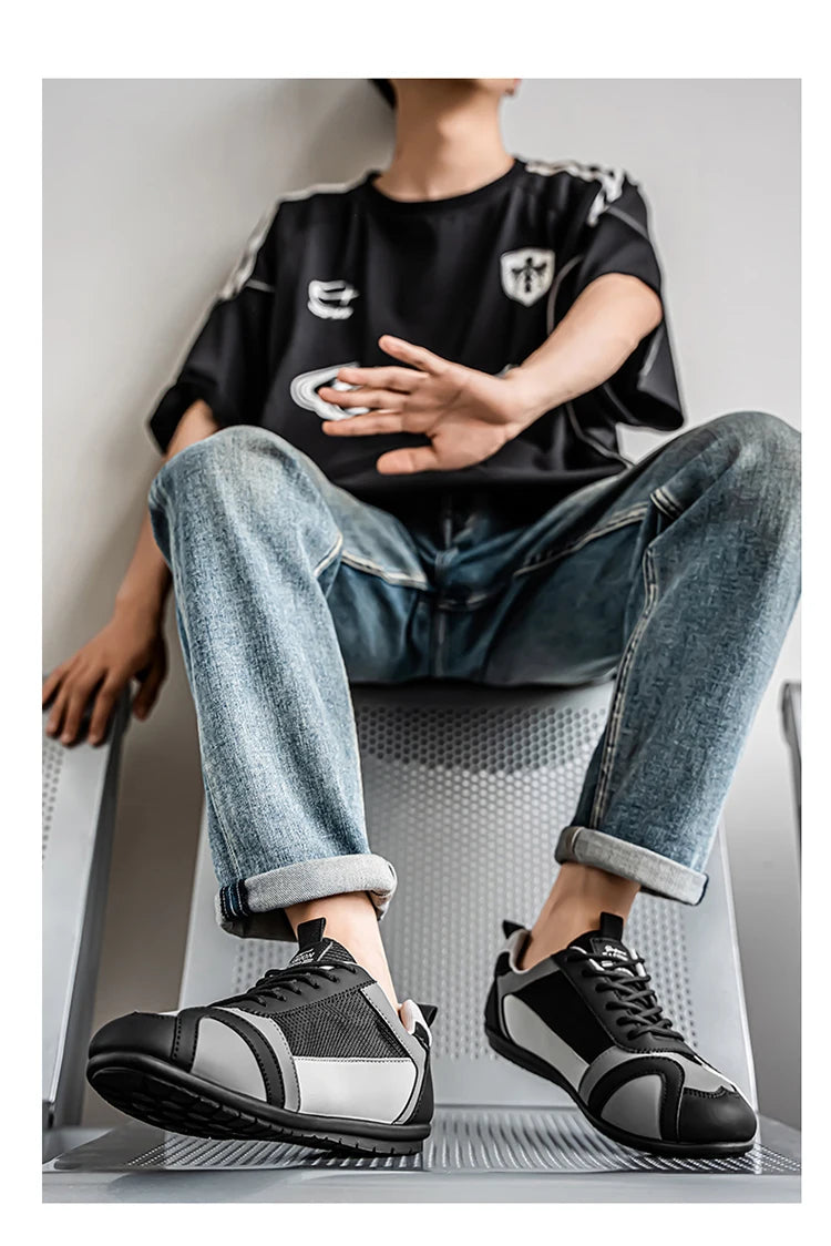 Chaussures de sport décontractées respirantes en maille color-block noir et gris pour hommes, chaussures d'été fines rétro Forrest Gump, chaussures légères à semelle souple, absorbant les chocs, antidérapantes, polyv