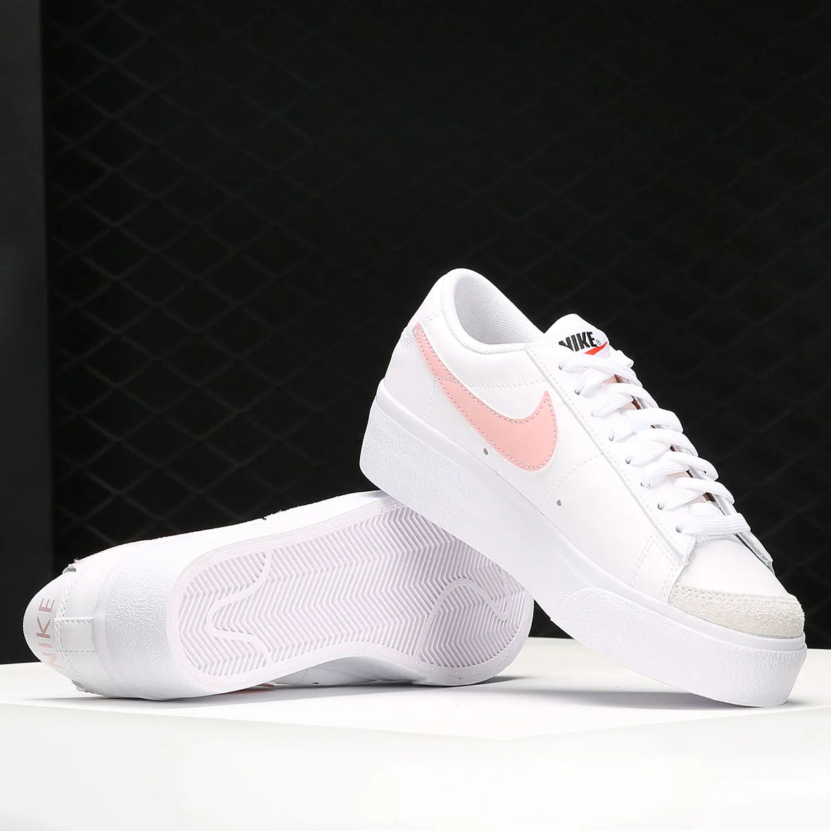 Uradni ženski udobni športni copati Nike Blazer Low-Top DJ0292-103