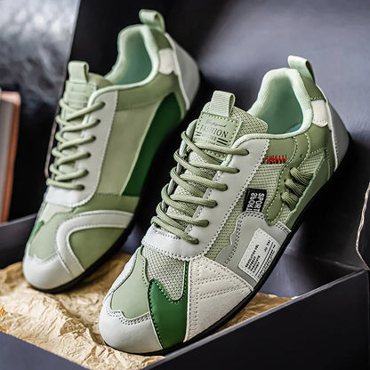 Chaussures de sport décontractées respirantes en maille color-block noir et gris pour hommes, chaussures d'été fines rétro Forrest Gump, chaussures légères à semelle souple, absorbant les chocs, antidérapantes, polyv