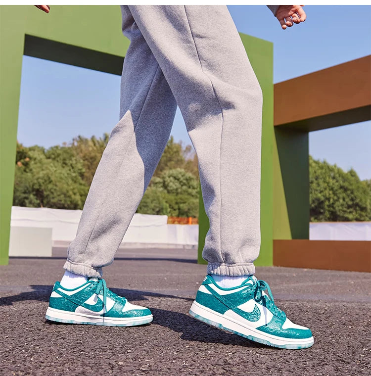Nike Official Authentic Dunk Low Γυναικεία Ελαφριά Αθλητικά Παπούτσια με Αντικραδασμική Προστασία σε Ρετρό Στυλ DV3029-100