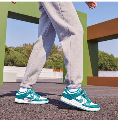 Nike Official Authentic Dunk Low Γυναικεία Ελαφριά Αθλητικά Παπούτσια με Αντικραδασμική Προστασία σε Ρετρό Στυλ DV3029-100