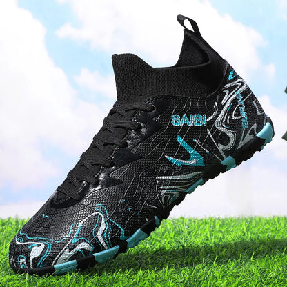 Chaussures de football, sneakers, chaussures de soccer, au-dessus de la cheville mais pas jusqu'au genou, semelle antidérapante à crampons.