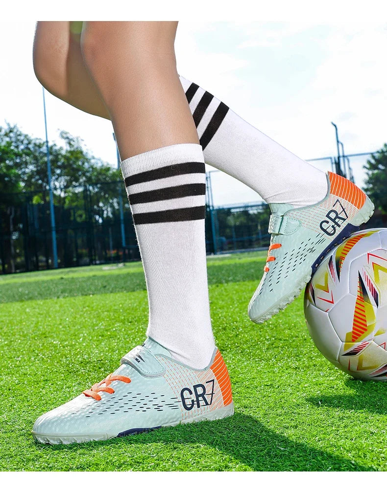 Nouvelles chaussures de football pour enfants, chaussures de sport d'extérieur, chaussures de football pour garçons et filles, chaussures de football à boucles, chaussures de futsal, pointures 28-39