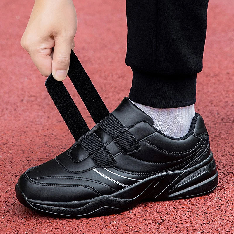 Sneakers da uomo in pelle regolabili con chiusura a strappo, scarpe sportive casual, sneakers bianche, scarpe da ginnastica sportive da uomo