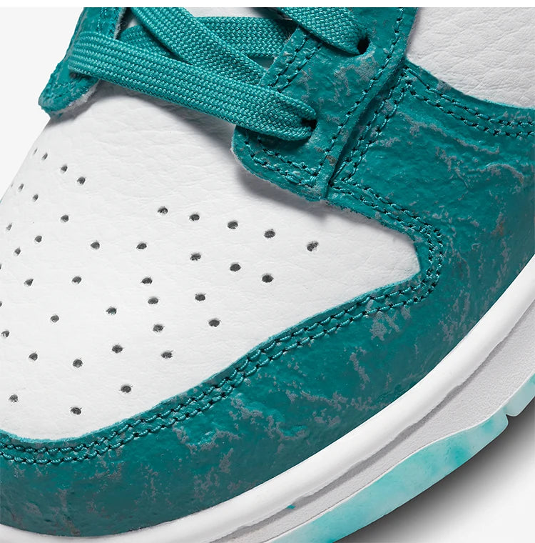 Nike Official Authentic Dunk Low Γυναικεία Ελαφριά Αθλητικά Παπούτσια με Αντικραδασμική Προστασία σε Ρετρό Στυλ DV3029-100