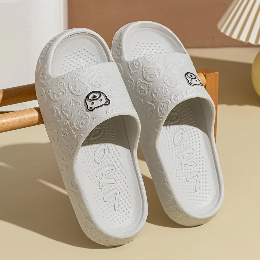 Pantoufles d'été pour hommes et femmes, sandales imprimées petit ours, salle de bain intérieure, antidérapantes, douces, chaussures décontractées pour dortoir, Couple