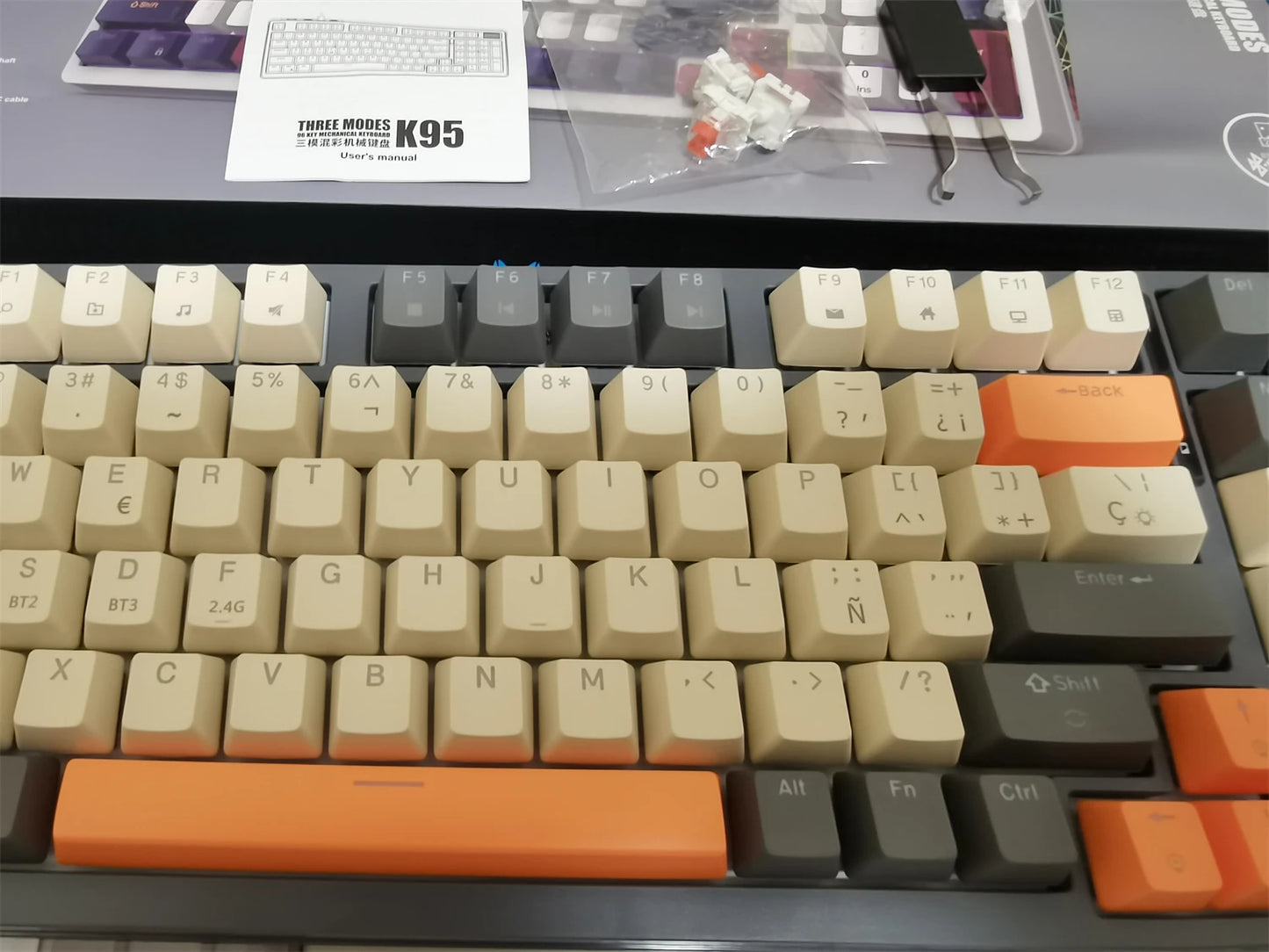 Wireless Mechanical Keyboard 96 Keys 100% Layout Spanish Russian Korean Arabic Mechanical Keyboard Bluetooth RGB K95 2000mAh