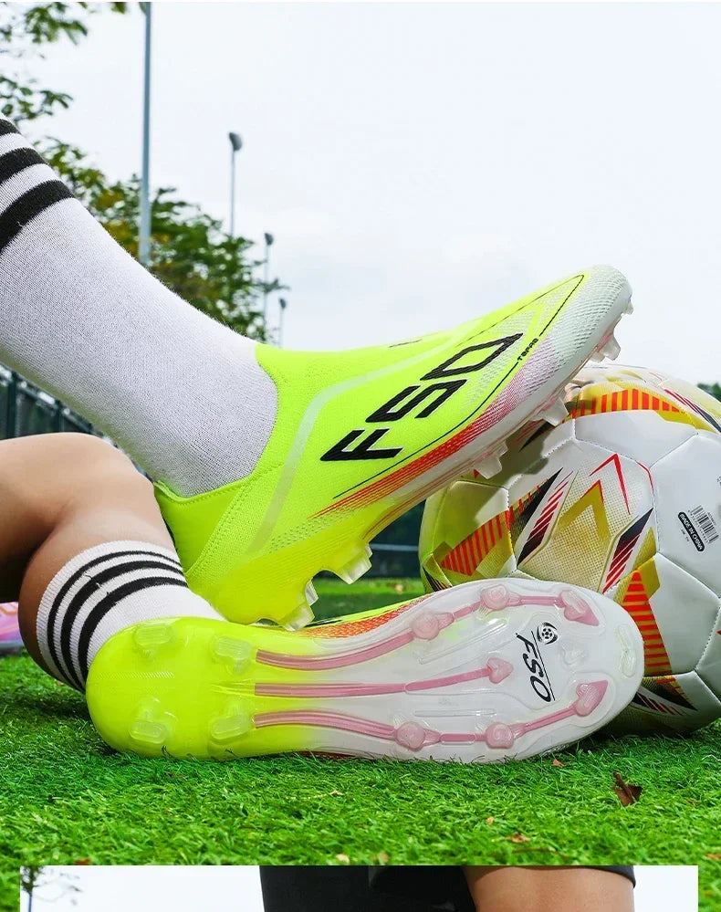 Nouvelles chaussures de football pour hommes, de haute qualité, antidérapantes, légères, très vendues, crampons d'entraînement pour terrain en herbe, mi-hautes, pour les matchs en extérieur, chaussures de sport.