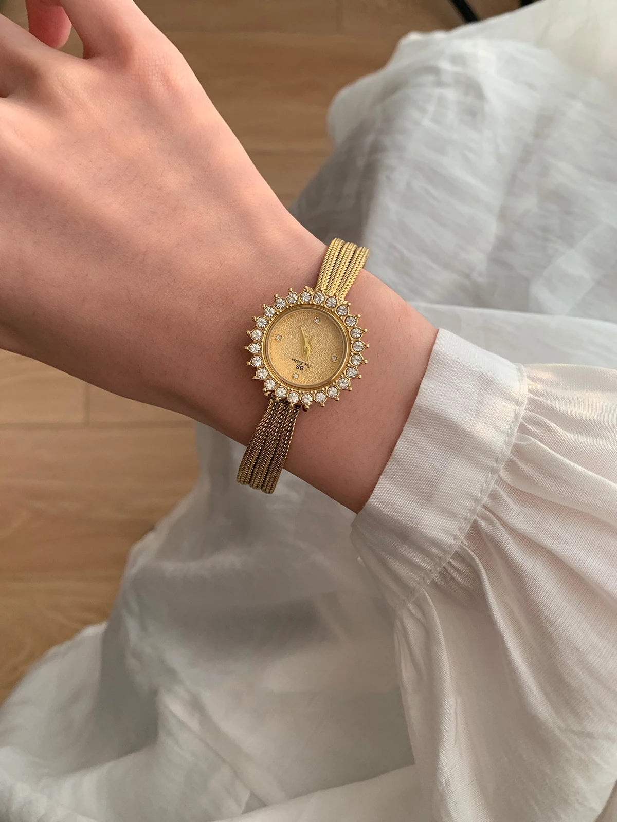 2025 Luxury Elegant Women's Watches Sunflower Diamond Unique Strap  Ladies' Watch Luxury Gift Clock Wristwatches