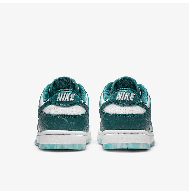 Nike Official Authentic Dunk Low Γυναικεία Ελαφριά Αθλητικά Παπούτσια με Αντικραδασμική Προστασία σε Ρετρό Στυλ DV3029-100