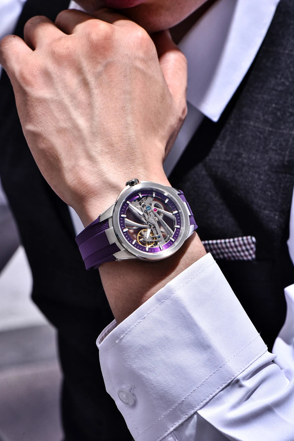 Herrklocka från PAGANI DESIGN – Mekanisk automatisk lyxmodell av typen ”skelett” (öppen mekanism), utrustad med en tourbillon, safirglas med antireflexbehandling, vattentät och självlysande.