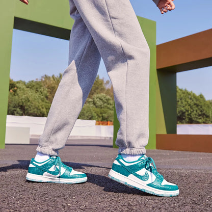 Nike Official Authentic Dunk Low Γυναικεία Ελαφριά Αθλητικά Παπούτσια με Αντικραδασμική Προστασία σε Ρετρό Στυλ DV3029-100