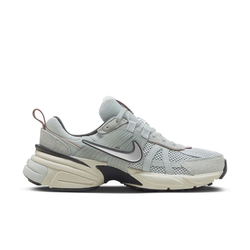 Nike W V2K RUN Scarpe da corsa casual da donna per lo stile di vita atletico: antiscivolo, resistenti e traspiranti FN6703-003