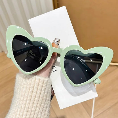 New Vintage Retro Instagram Heart-Shaped Transparent Pink Shiny Sunglasses for Girls Beach Party Birthday Photo Fashion Eyewear