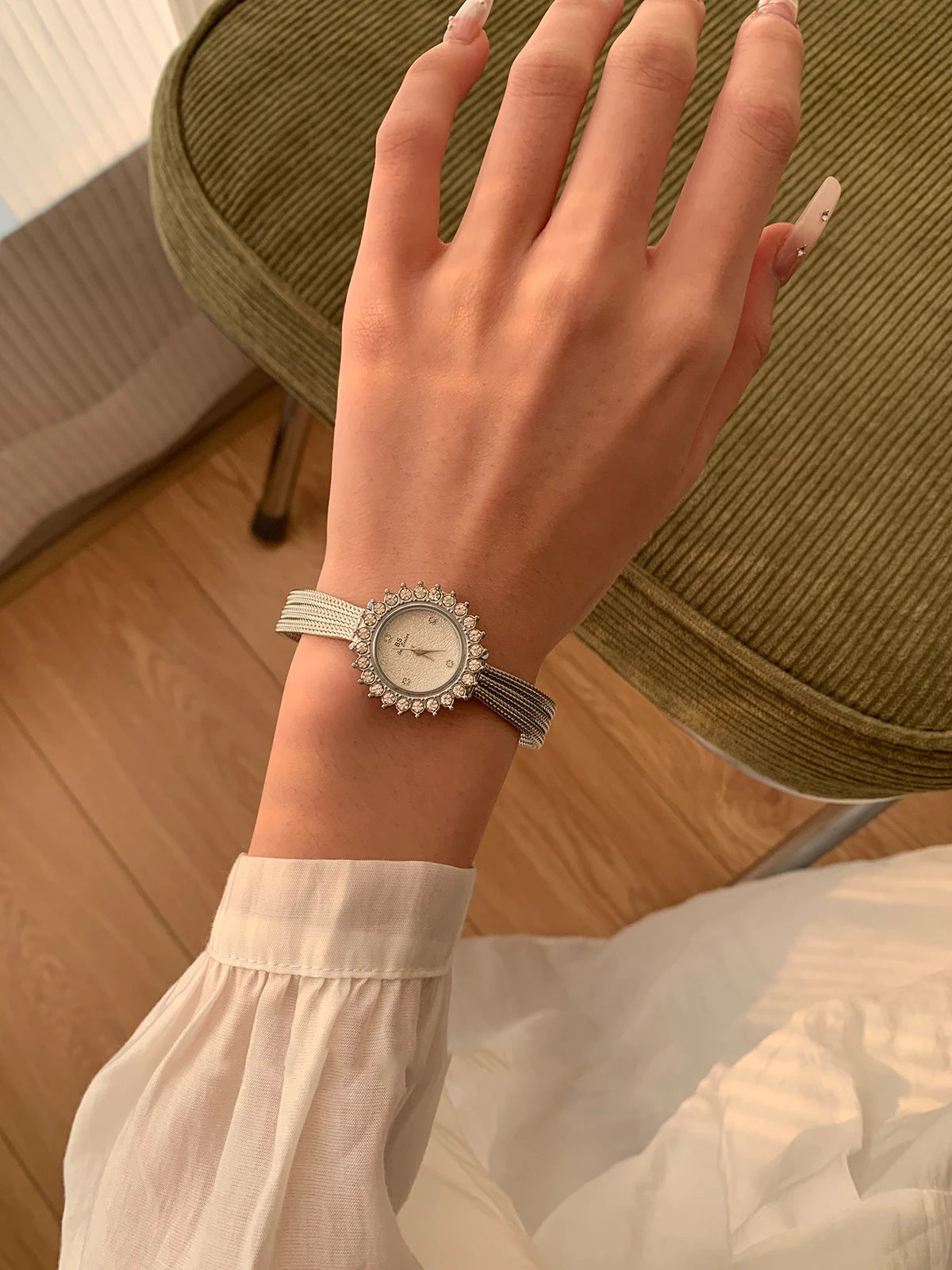 2025 Luxury Elegant Women's Watches Sunflower Diamond Unique Strap  Ladies' Watch Luxury Gift Clock Wristwatches