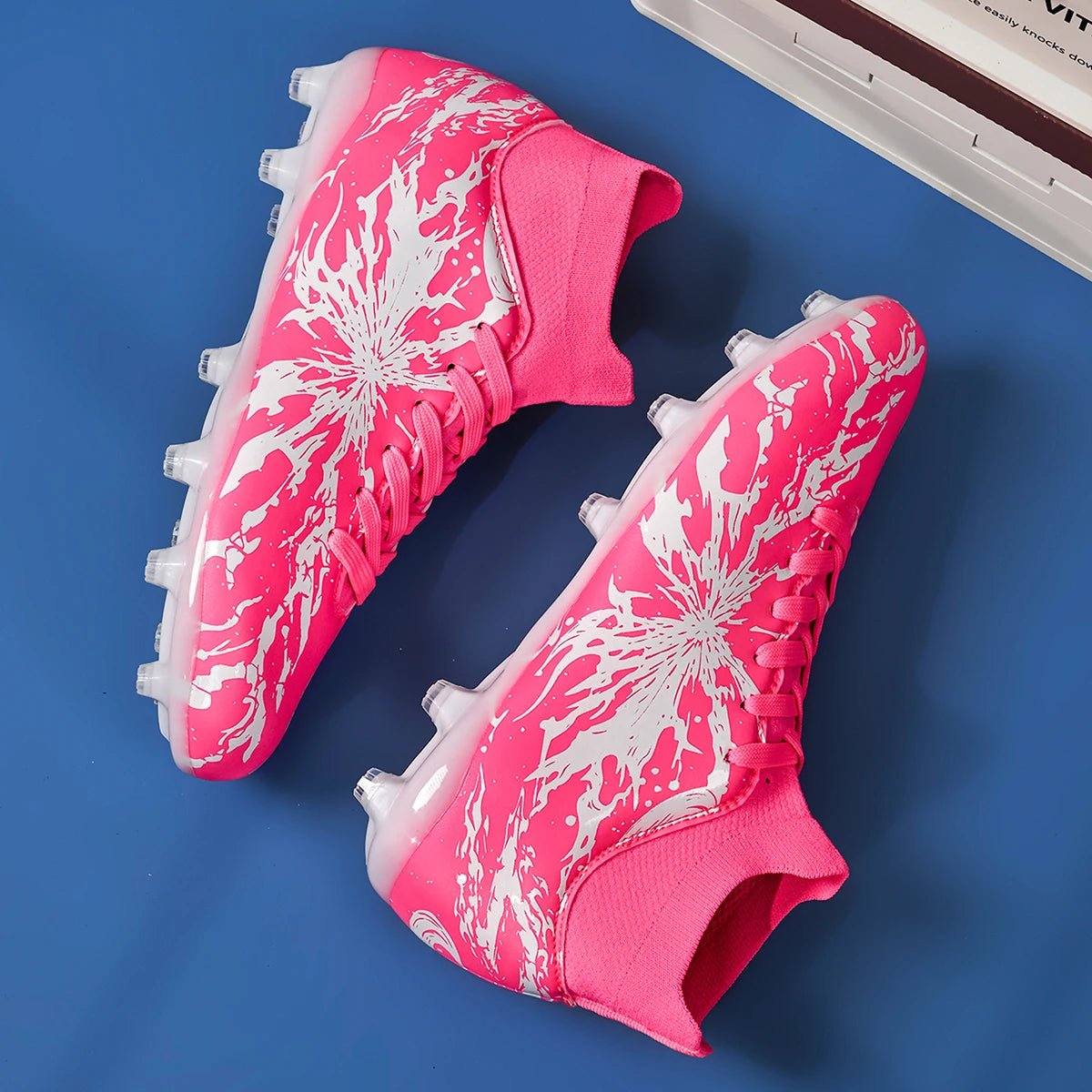 Chaussures de football pour adultes AG FG pour terrain ferme, crampons flexibles en PU à haute traction pour hommes, pour les matchs de football en extérieur et l'entraînement.
