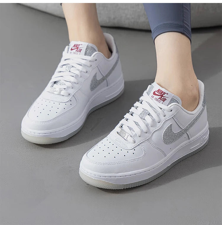 Originální nové dámské klasické minimalistické volnočasové tenisky Nike HQ3461-191