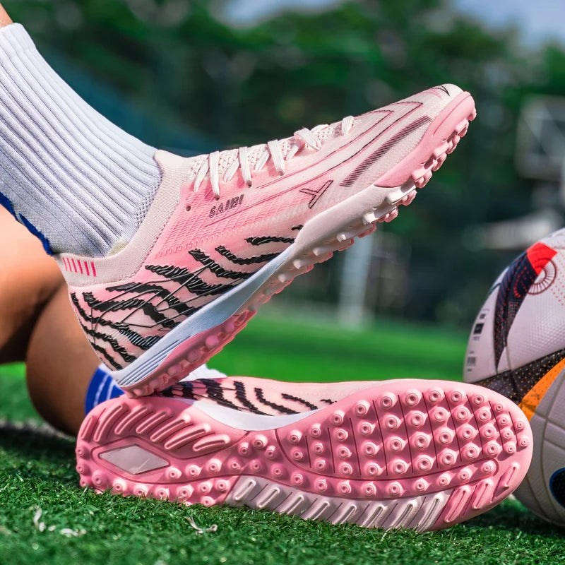 Chaussures de football TF pour hommes, tige en PU flexible, semelle en caoutchouc résistante à l'usure, crampons de football unisexes pour jouer sur terrain synthétique en extérieur.