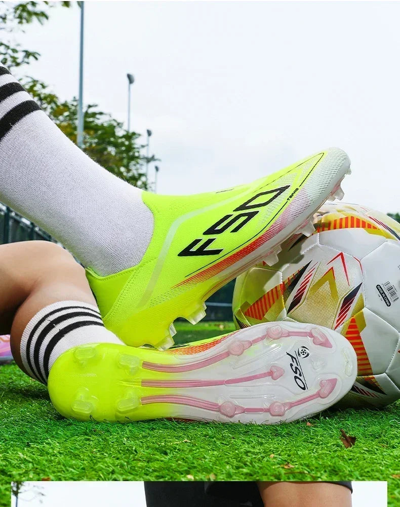 Nouvelles chaussures de football pour hommes, mi-hautes, légères, très vendues, pour l'entraînement sur herbe, antidérapantes, crampons de haute qualité pour l'extérieur.