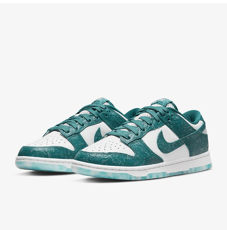 Nike Official Authentic Dunk Low Γυναικεία Ελαφριά Αθλητικά Παπούτσια με Αντικραδασμική Προστασία σε Ρετρό Στυλ DV3029-100