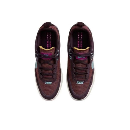 Nike's New Sb Series Women's Skate Shoes with Strong Grip, Lightweight, Durable, Comfortable Mesh Material, Suitable for Daily Commuting, Low-Top Flat Shoes, Sb Day One Unique Color-Blocking, Eye-Catching, Versatile Casual Sn