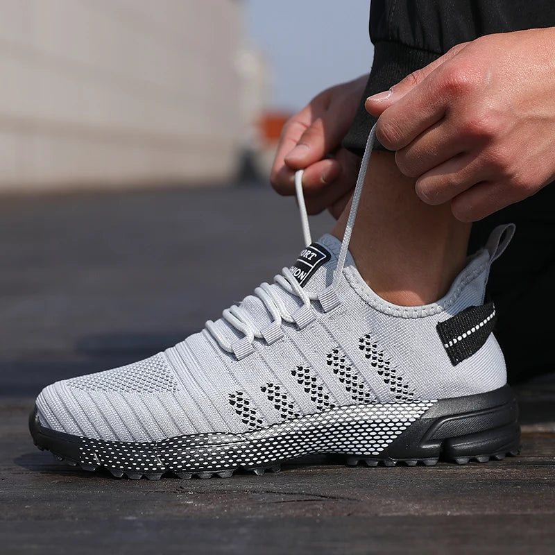 Lediga sneakers för män i mesh, lätta och ventilerande, med mjuk sula – slip-on-löparskor, låga loafers och träningsskor för män