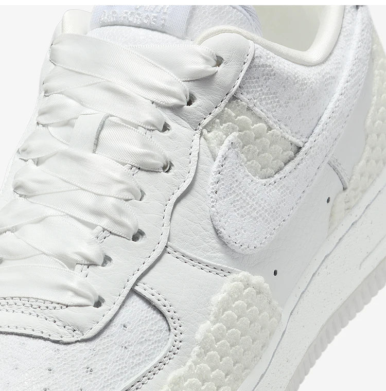 Nike Authentic Air Force 1 AF1 Sneakers classiche da donna con suola spessa HV6011-111