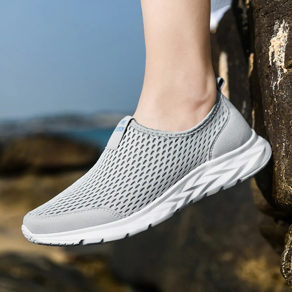 2025 New Shoes Men Loafers Light Walking Breathable Summer Comfortable Casual Shoes Men Sneakers Zapatillas Hombre Plus