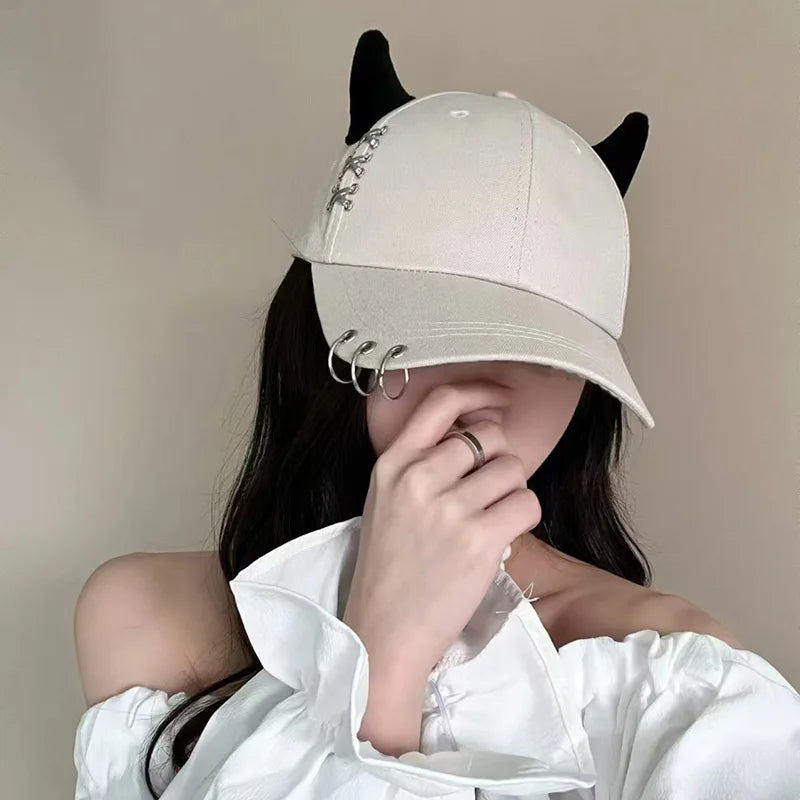 Personalized cow horn iron ring baseball cap versatile student curved brim duckbill cap for men and women street hip-hop