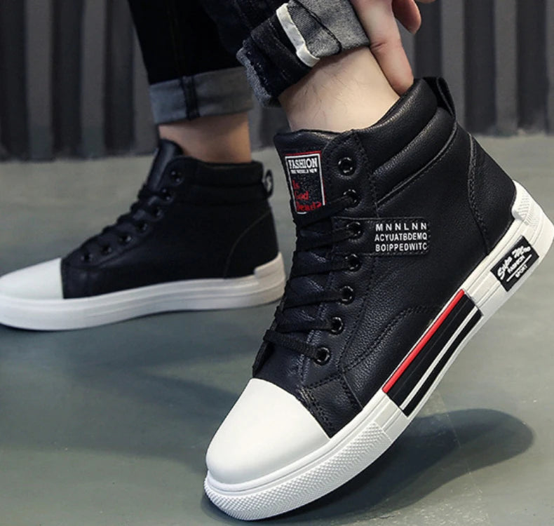 2025 new  Breathable soft sole Men's Casual Sports Shoes Korean Fashion Student jogging shoes youth board shoes
