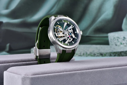 Herrklocka från PAGANI DESIGN – Mekanisk automatisk lyxmodell av typen ”skelett” (öppen mekanism), utrustad med en tourbillon, safirglas med antireflexbehandling, vattentät och självlysande.