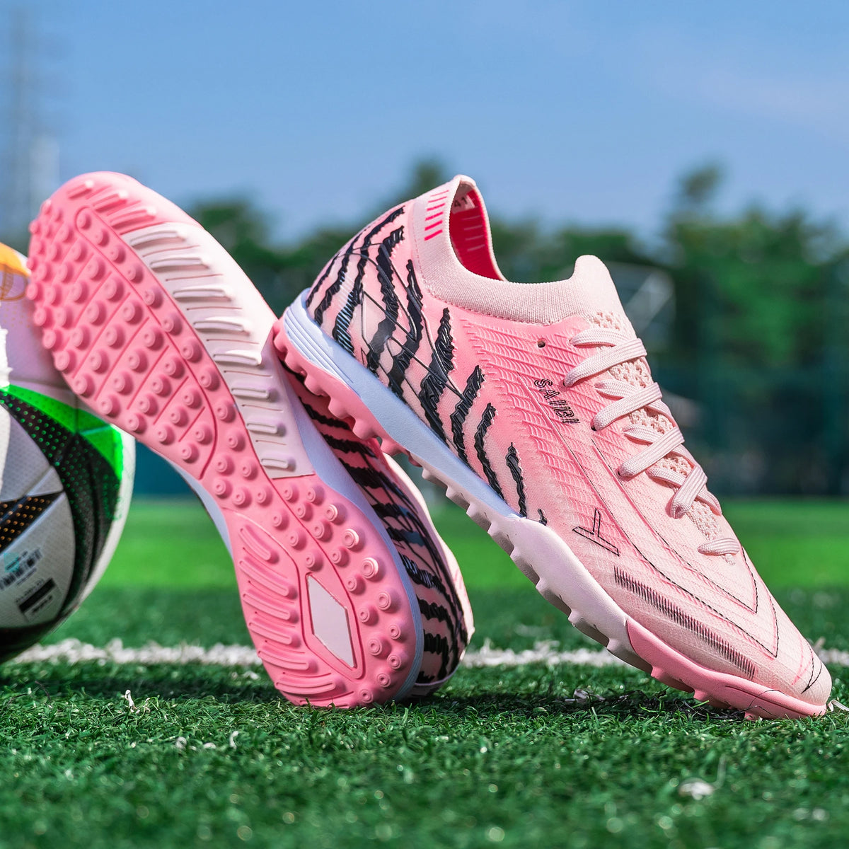 Chaussures de football pour hommes TF Turf, bottes de football légères, tige en PU à haute adhérence, semelle antidérapante, adaptées au gazon artificiel pour adultes.