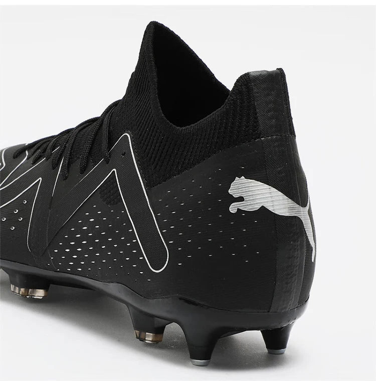 Chaussures de football Puma authentiques pour hommes, style sportif, design rétro simple et durable, modèle 107369-02.