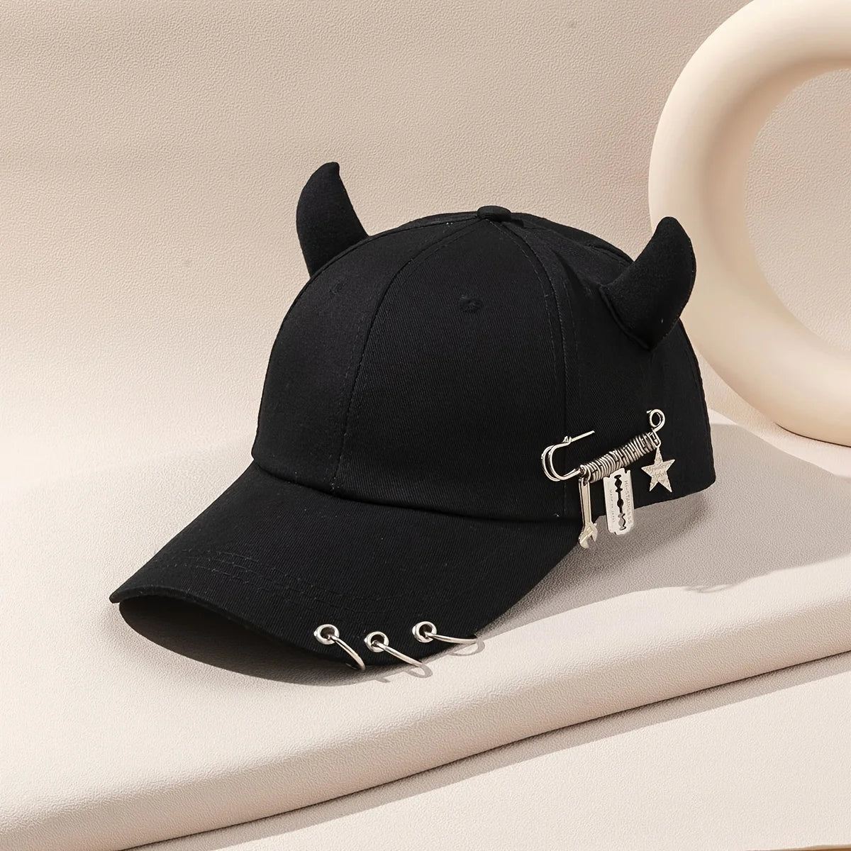 Personalized cow horn iron ring baseball cap versatile student curved brim duckbill cap for men and women street hip-hop