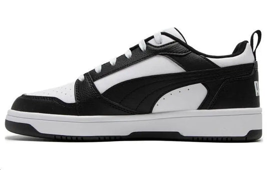 Baskets Puma Rebound V6 Low, modèle noir et blanc, 392328-01.