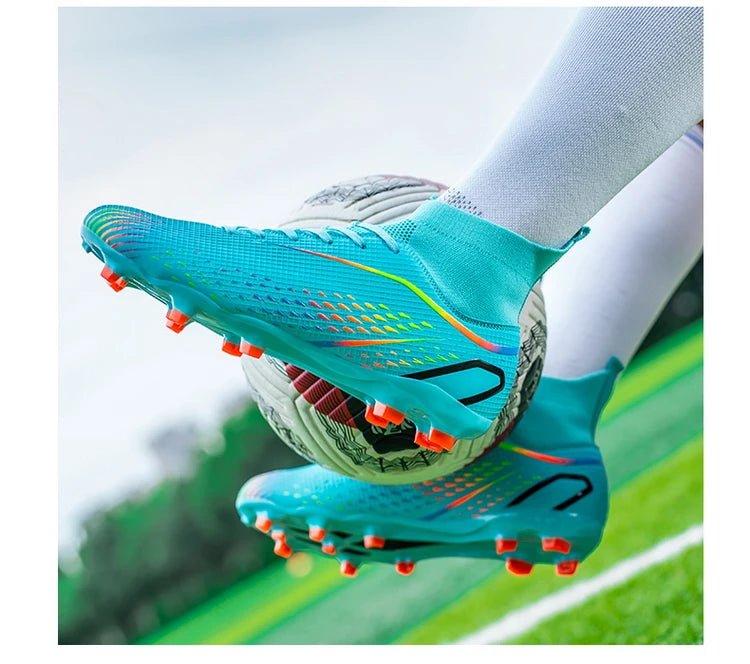 Chaussures de football à crampons multiples, semelle extérieure en caoutchouc à crampons courts et denses, semelle intermédiaire en EVA amortissante, tige synthétique douce et respirante, confort