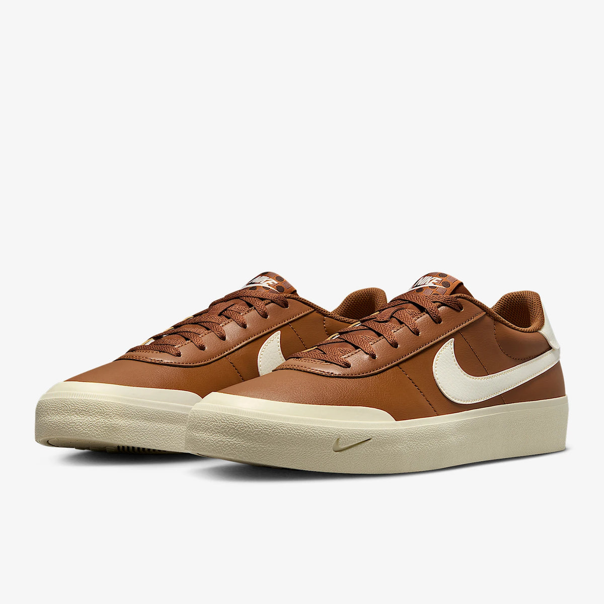 Nike originalne moške retro lahke superge Court Shot FQ8146-201