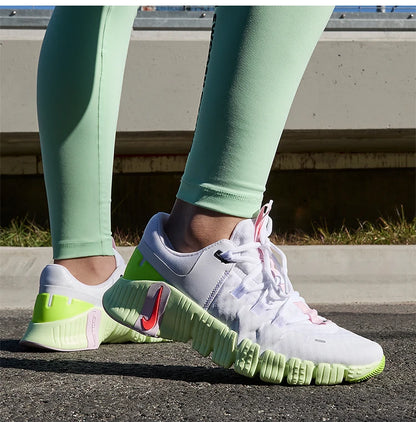 Nike Original Free Metcon 5 Damen-Leichtgewicht-Sportschuhe für das Training DV3950-104