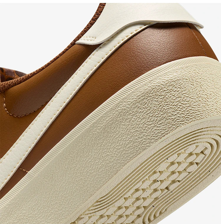 Nike originalne moške retro lahke superge Court Shot FQ8146-201