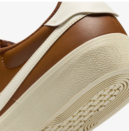 Nike originalne moške retro lahke superge Court Shot FQ8146-201