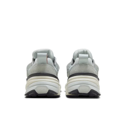 Nike W V2K RUN Scarpe da corsa casual da donna per lo stile di vita atletico: antiscivolo, resistenti e traspiranti FN6703-003