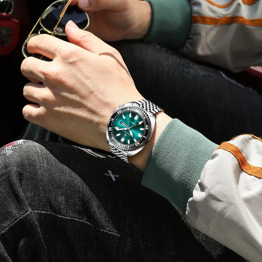 Luxuriöse POEDAGAR-Herrenuhr im Business-Stil, mit Datums- und Wochentagsanzeige, wasserdicht und beleuchtet, aus Edelstahl und mit Quarzwerk.